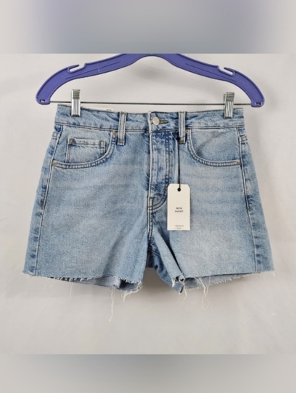 NWT Forever 21 High Rise Relaxed Light Wash Cutoff Mom Jean Shorts, Sz 25